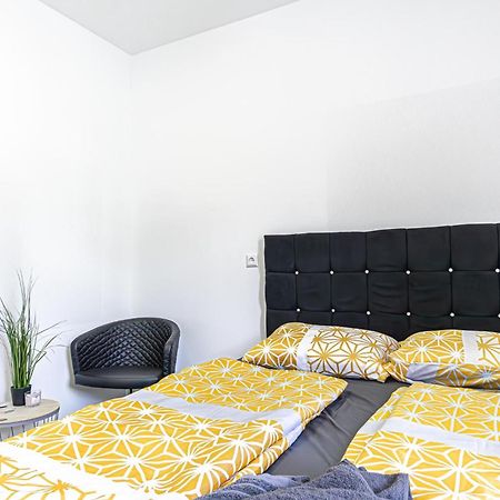 Near Schoenbrunn - Economy Rooms In Shared Apartment At Meidling Train Station Wien Exterior foto