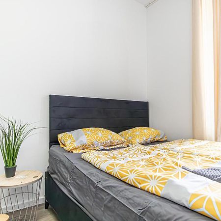 Near Schoenbrunn - Economy Rooms In Shared Apartment At Meidling Train Station Wien Exterior foto