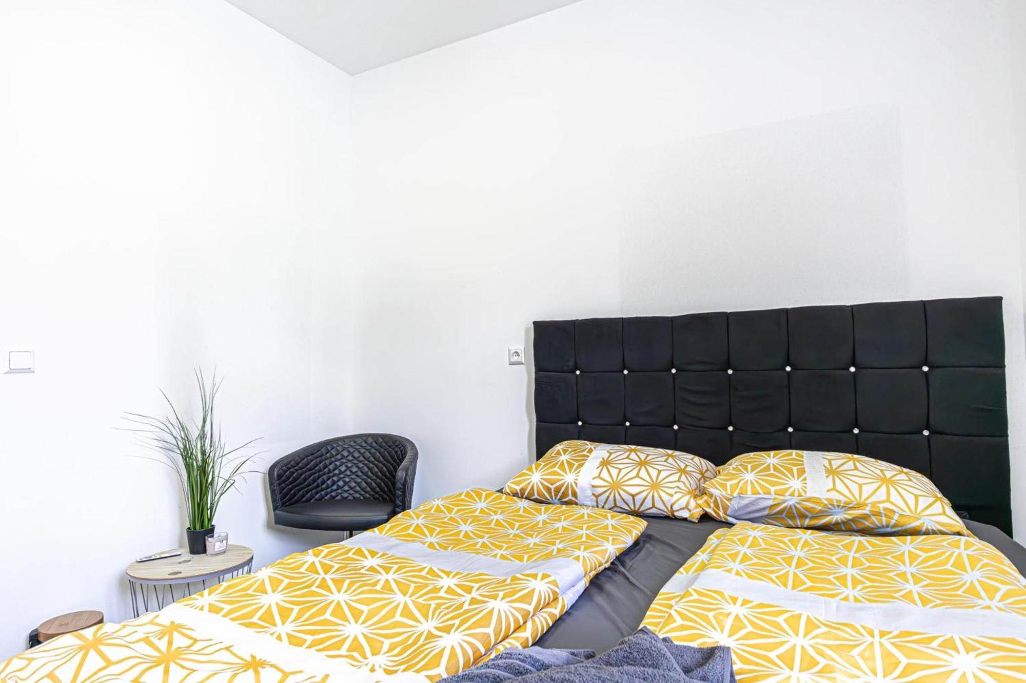 Near Schoenbrunn - Economy Rooms In Shared Apartment At Meidling Train Station Wien Exterior foto