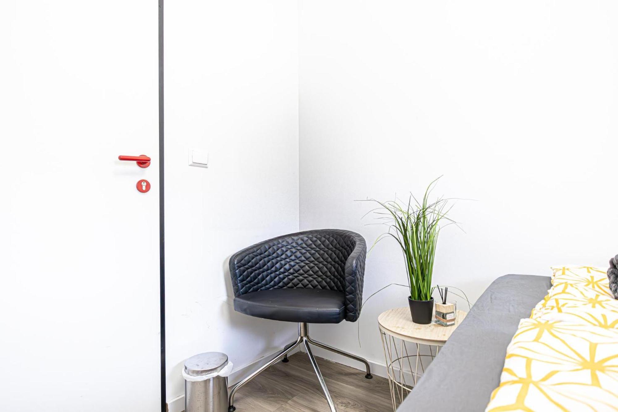 Near Schoenbrunn - Economy Rooms In Shared Apartment At Meidling Train Station Wien Exterior foto