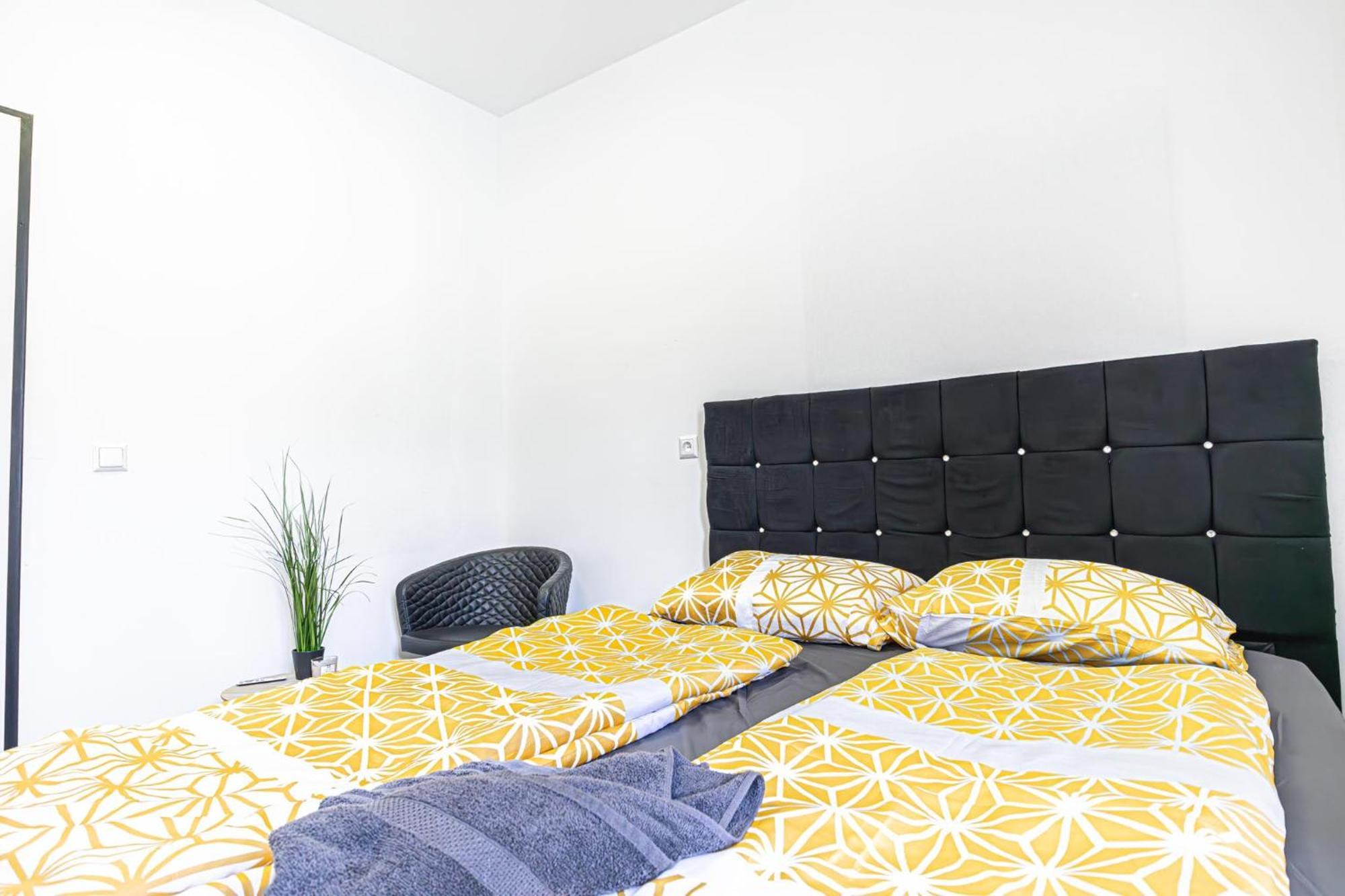Near Schoenbrunn - Economy Rooms In Shared Apartment At Meidling Train Station Wien Exterior foto