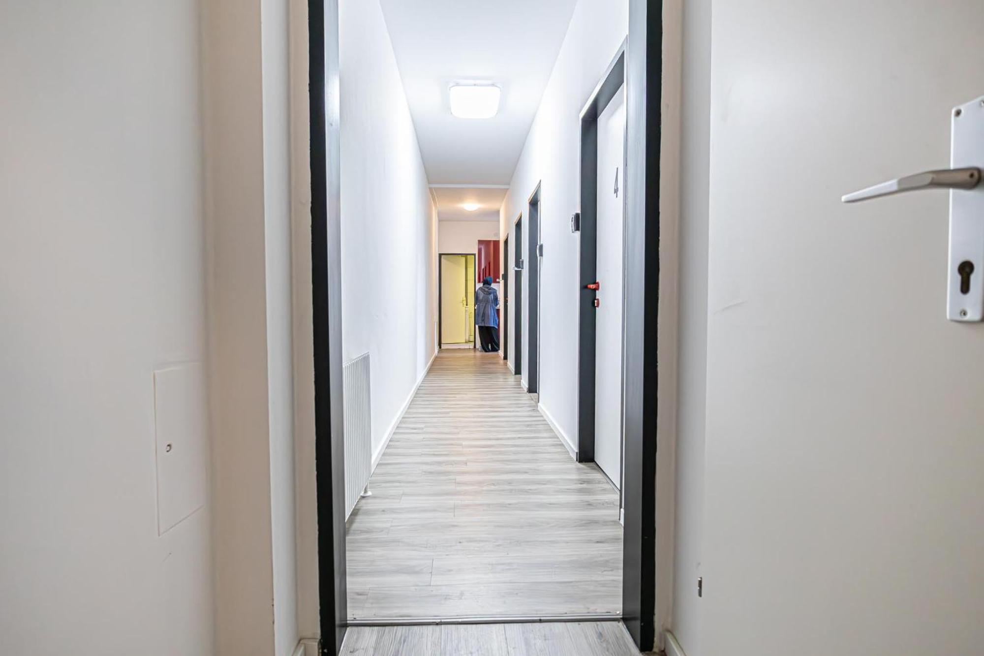 Near Schoenbrunn - Economy Rooms In Shared Apartment At Meidling Train Station Wien Exterior foto