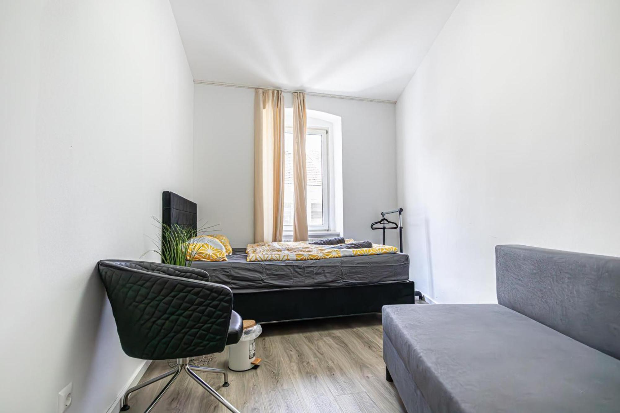 Near Schoenbrunn - Economy Rooms In Shared Apartment At Meidling Train Station Wien Exterior foto