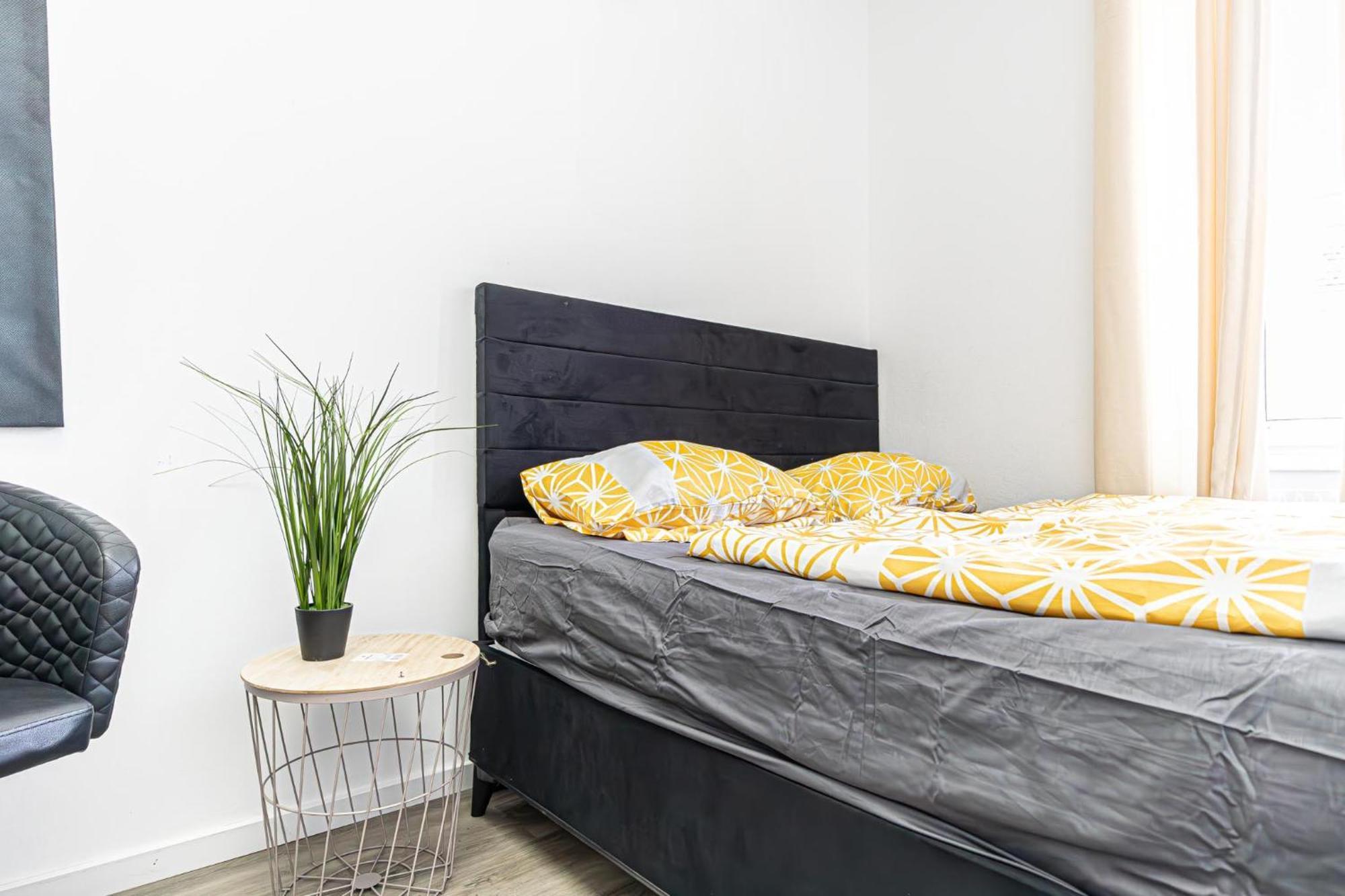 Near Schoenbrunn - Economy Rooms In Shared Apartment At Meidling Train Station Wien Exterior foto