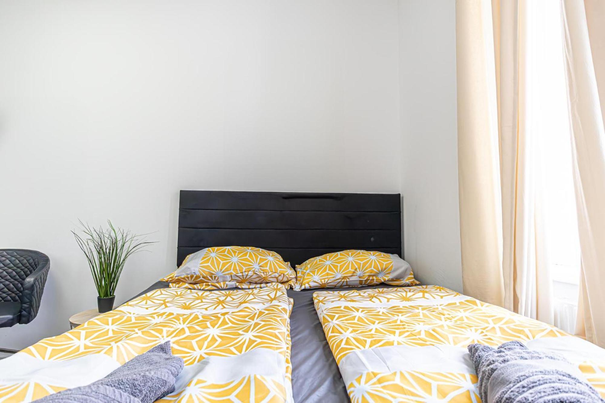 Near Schoenbrunn - Economy Rooms In Shared Apartment At Meidling Train Station Wien Exterior foto