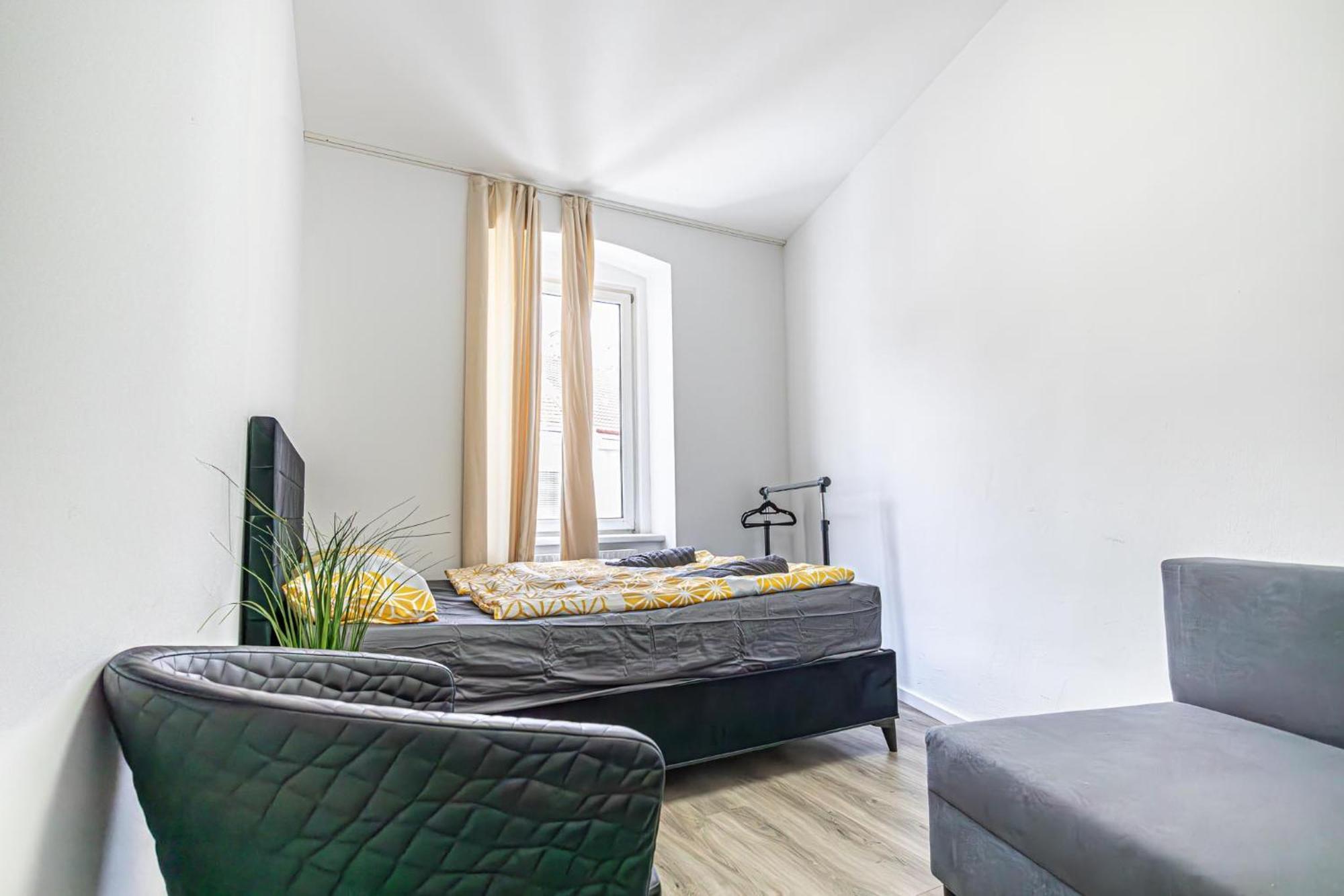 Near Schoenbrunn - Economy Rooms In Shared Apartment At Meidling Train Station Wien Exterior foto