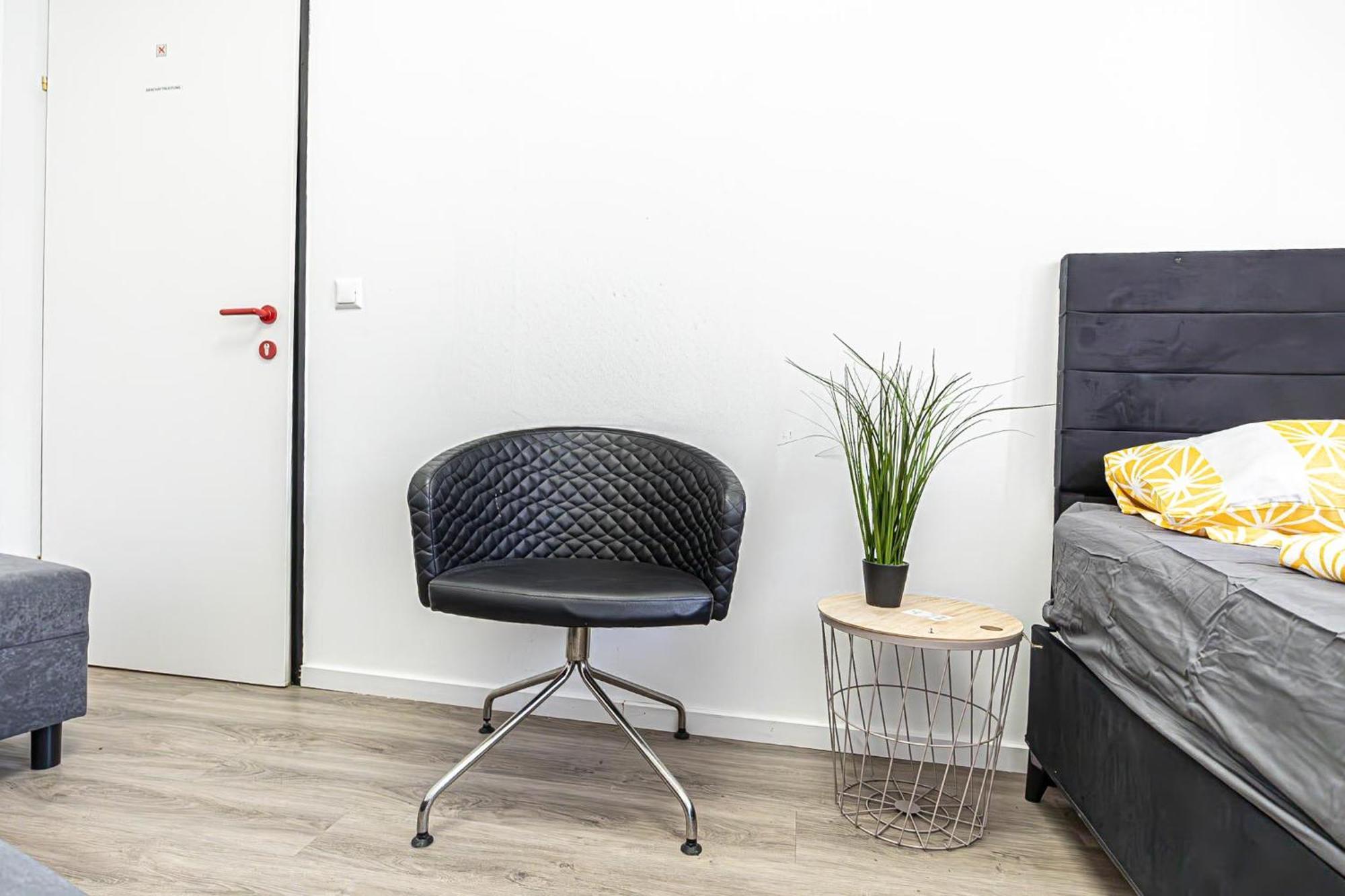 Near Schoenbrunn - Economy Rooms In Shared Apartment At Meidling Train Station Wien Exterior foto