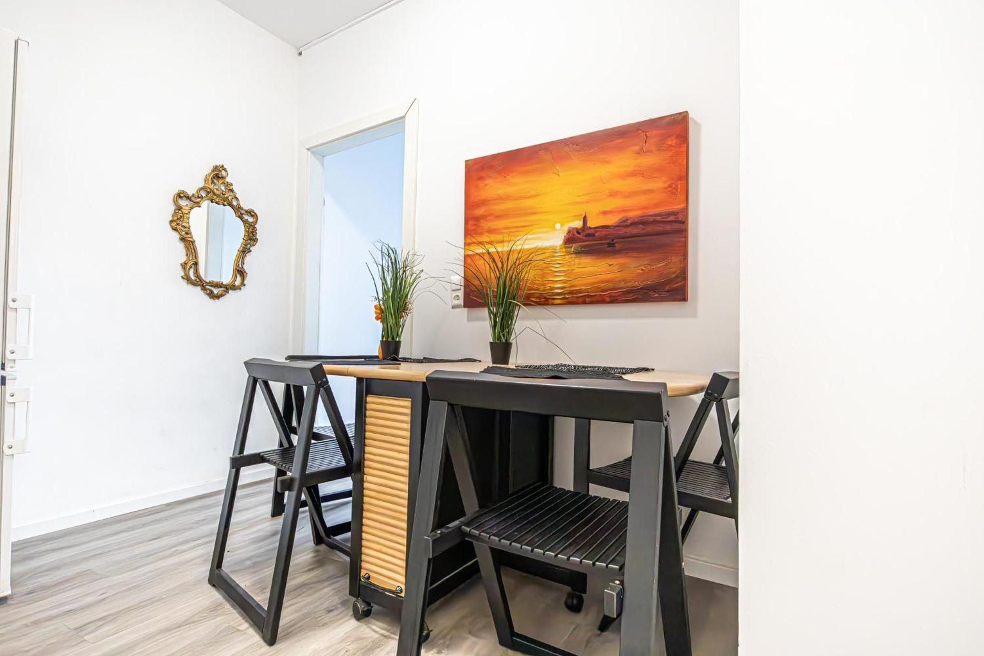 Near Schoenbrunn - Economy Rooms In Shared Apartment At Meidling Train Station Wien Exterior foto