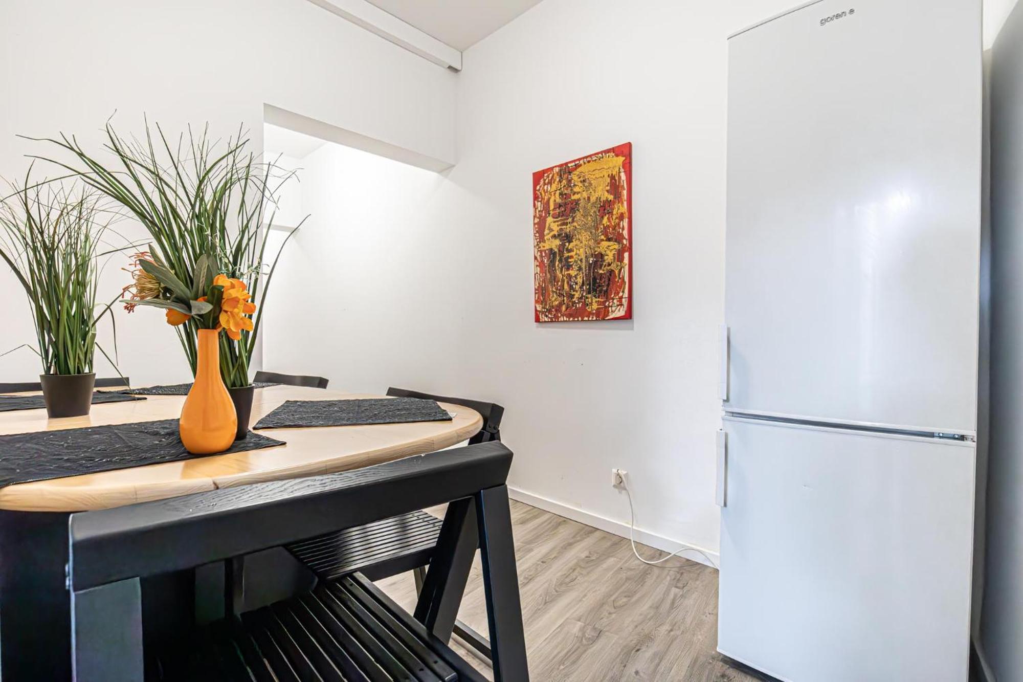Near Schoenbrunn - Economy Rooms In Shared Apartment At Meidling Train Station Wien Exterior foto