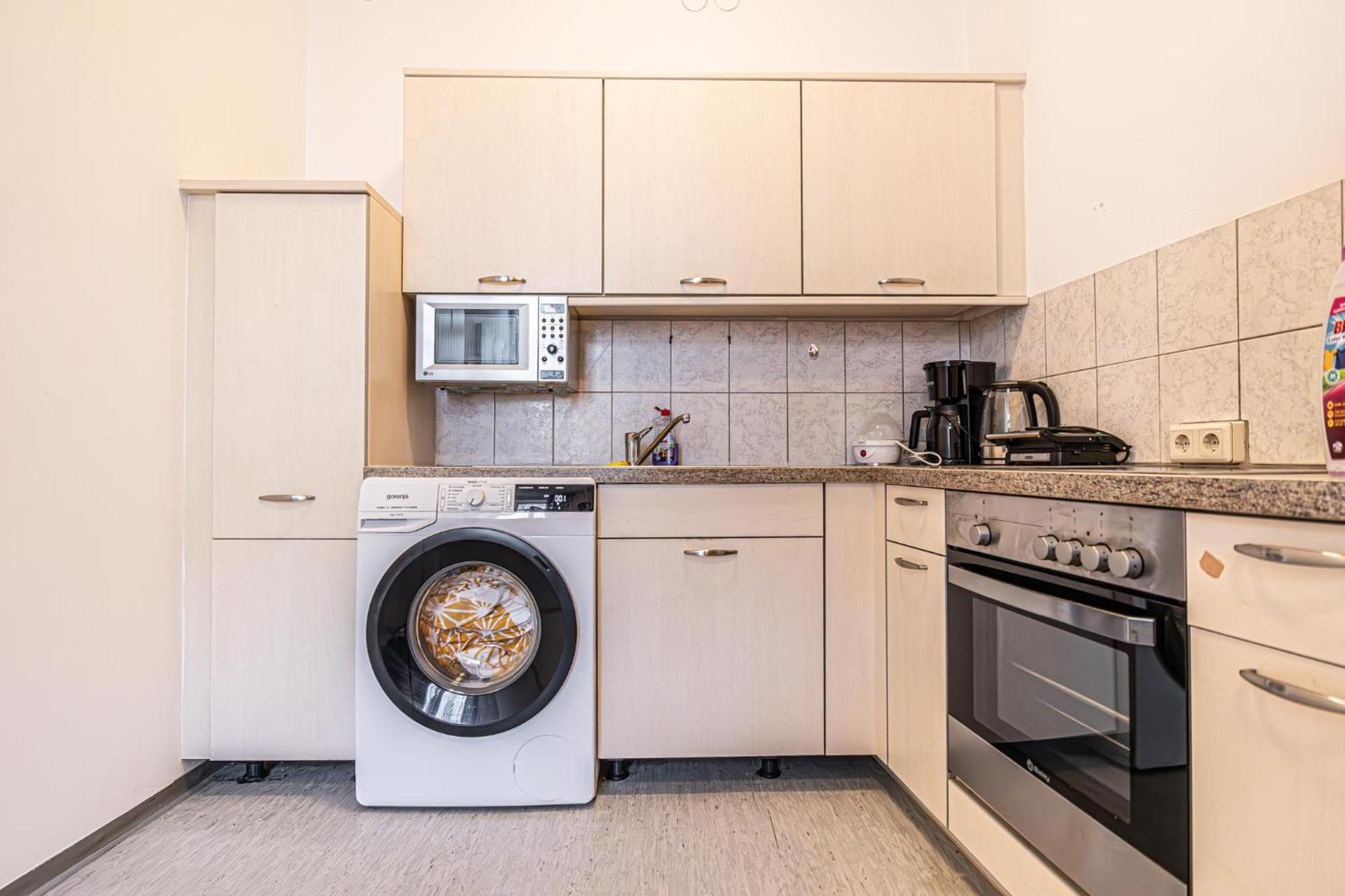 Near Schoenbrunn - Economy Rooms In Shared Apartment At Meidling Train Station Wien Exterior foto