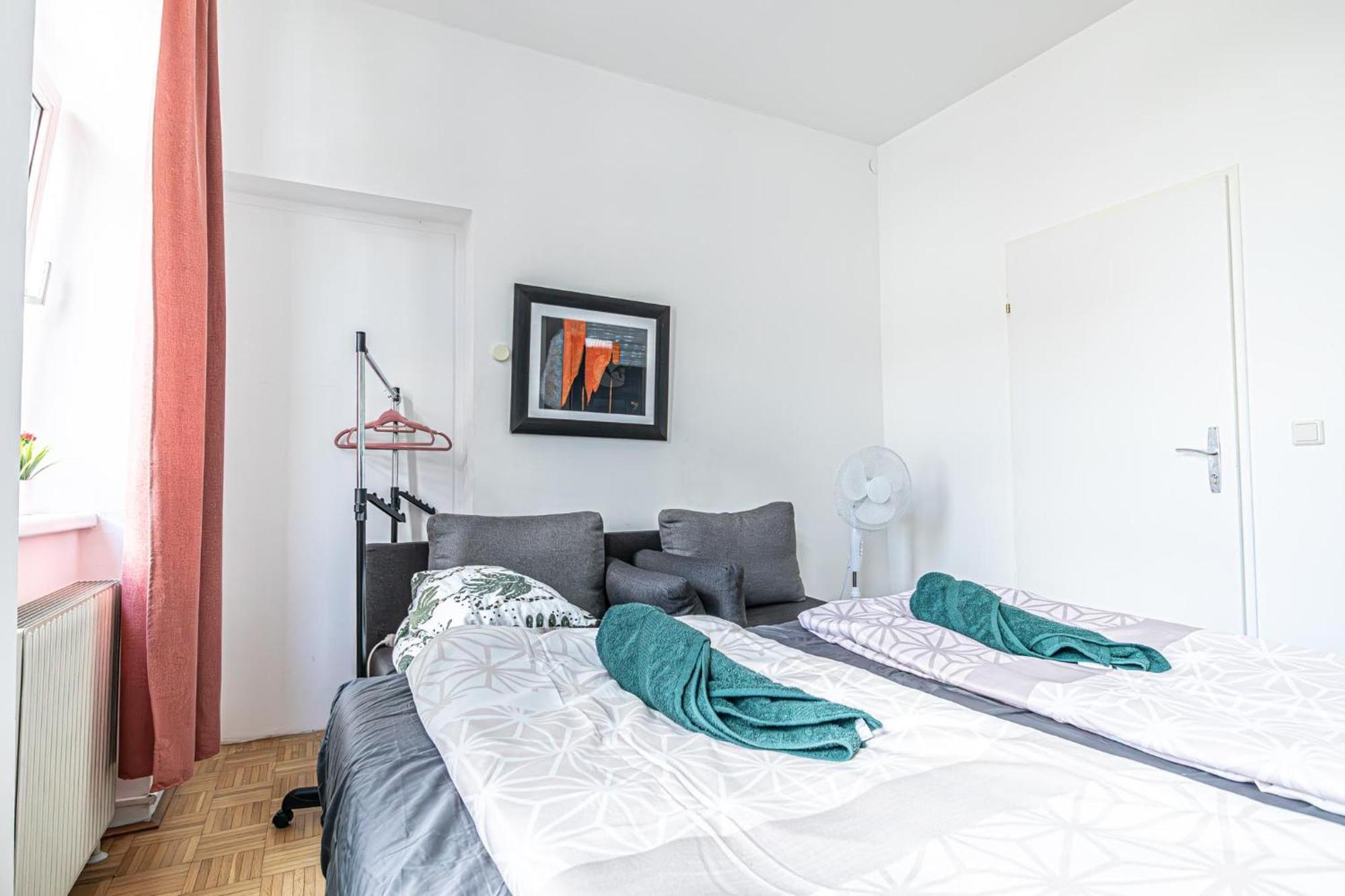 Near Schoenbrunn - Economy Rooms In Shared Apartment At Meidling Train Station Wien Exterior foto