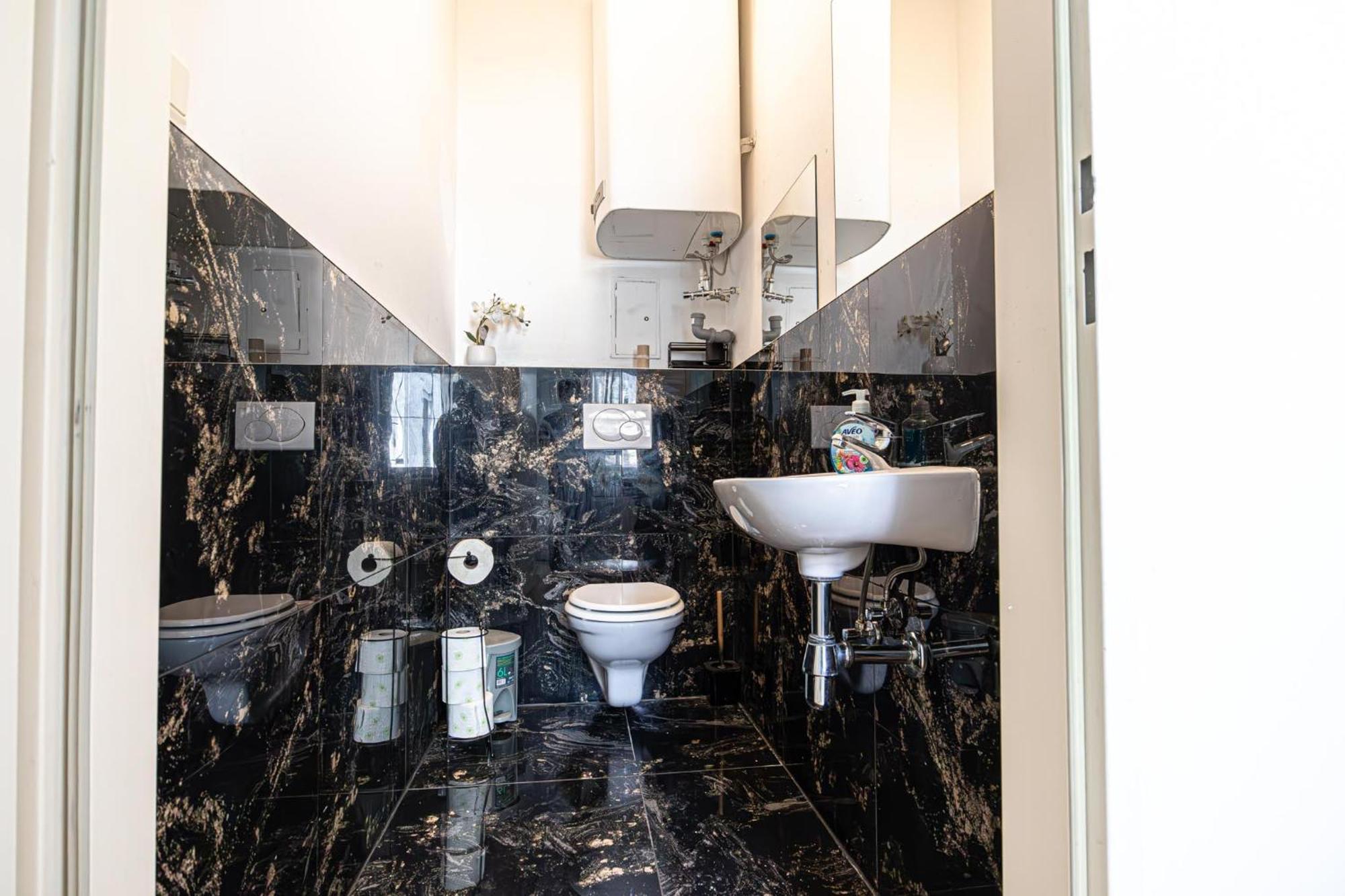 Near Schoenbrunn - Economy Rooms In Shared Apartment At Meidling Train Station Wien Exterior foto