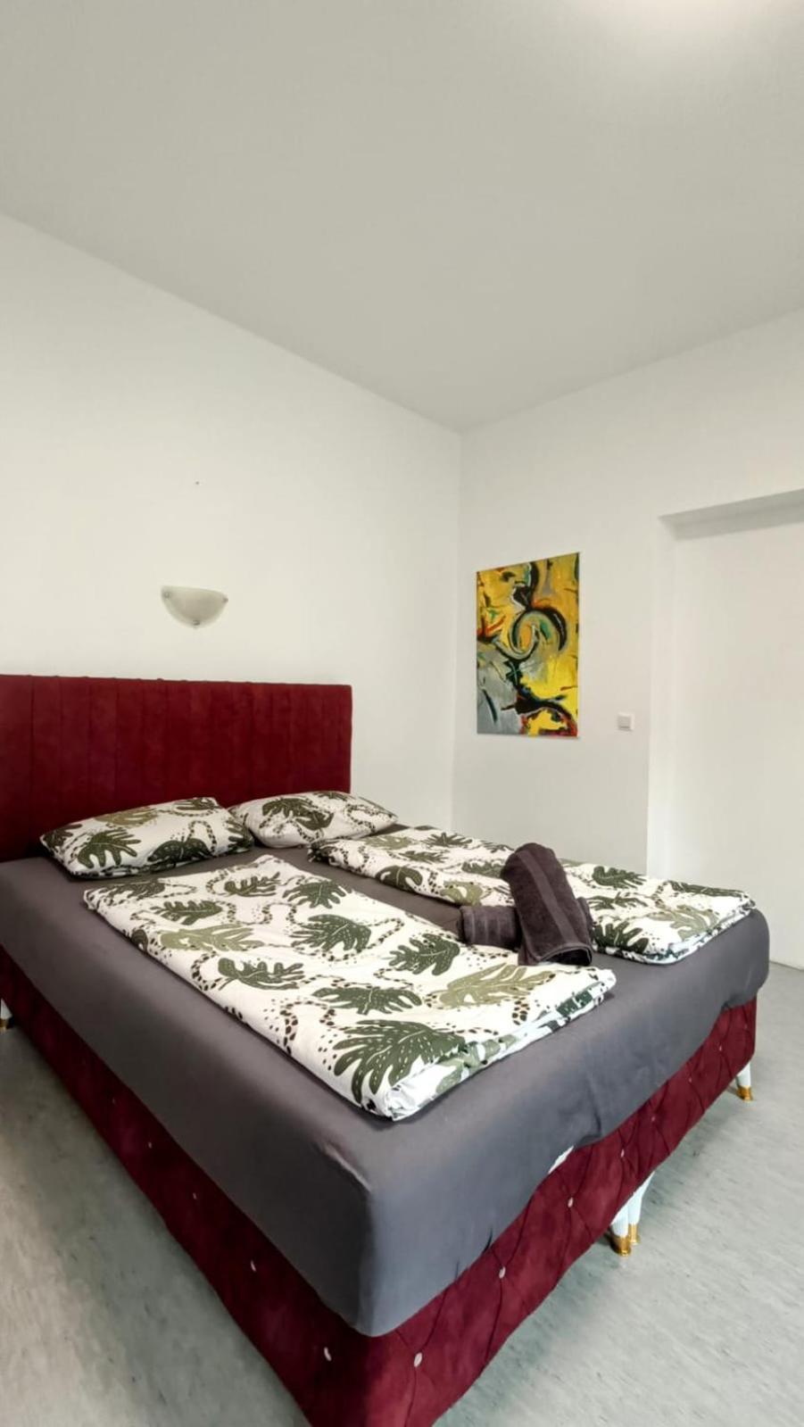 Near Schoenbrunn - Economy Rooms In Shared Apartment At Meidling Train Station Wien Exterior foto