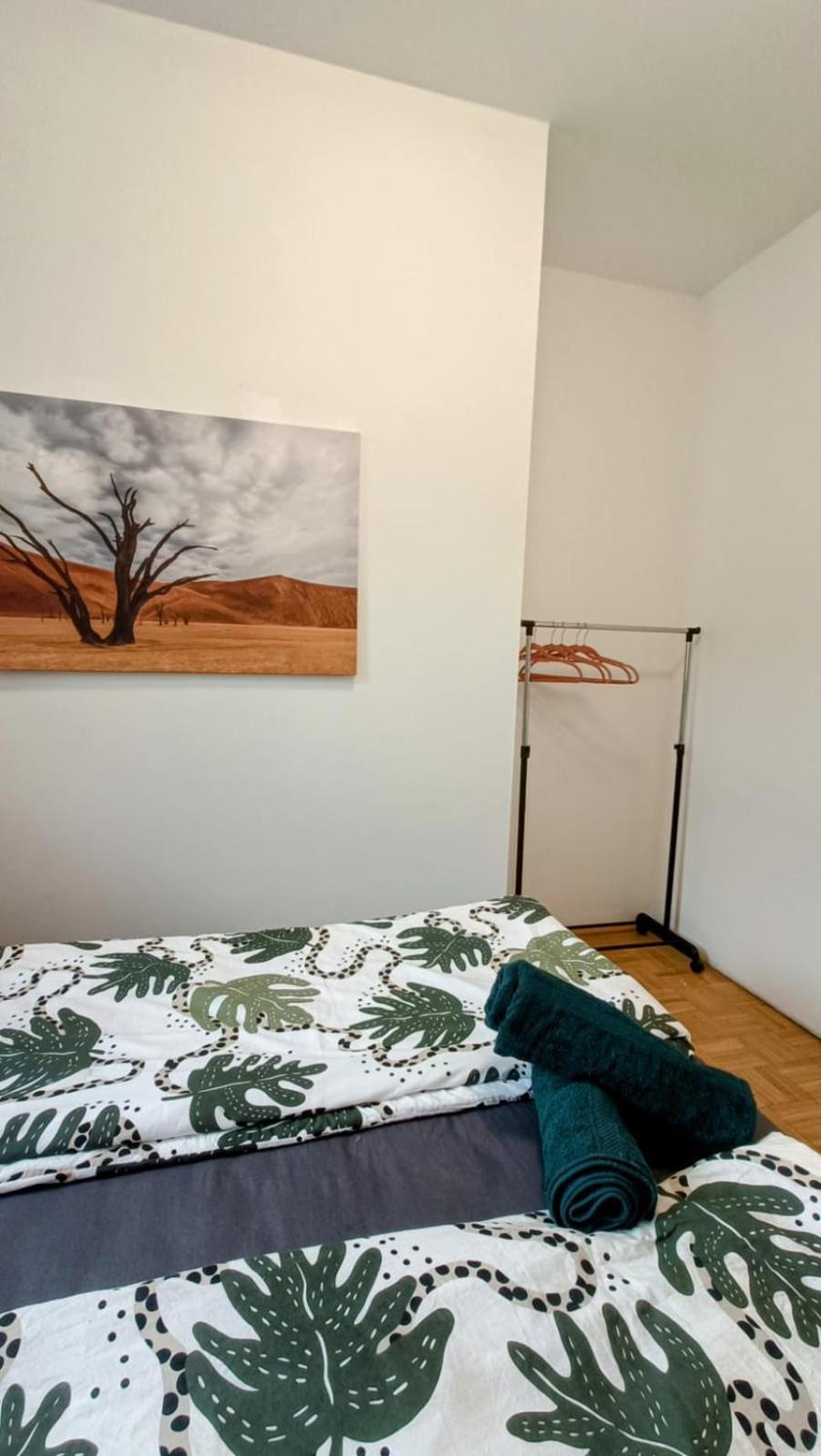 Near Schoenbrunn - Economy Rooms In Shared Apartment At Meidling Train Station Wien Exterior foto